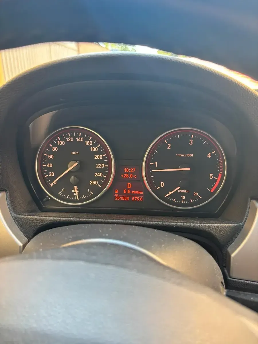 Gebraucht BMW 320 177 PS (130 kW) 2008 Schwarz Kombi