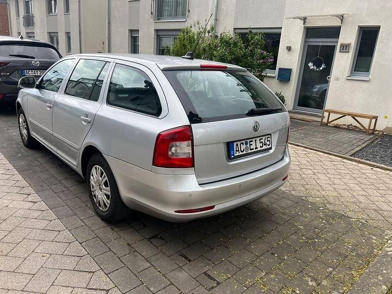 Second-hand Skoda Octavia Ambiente 105 CP (77 kW) 2010 Argintiu Break