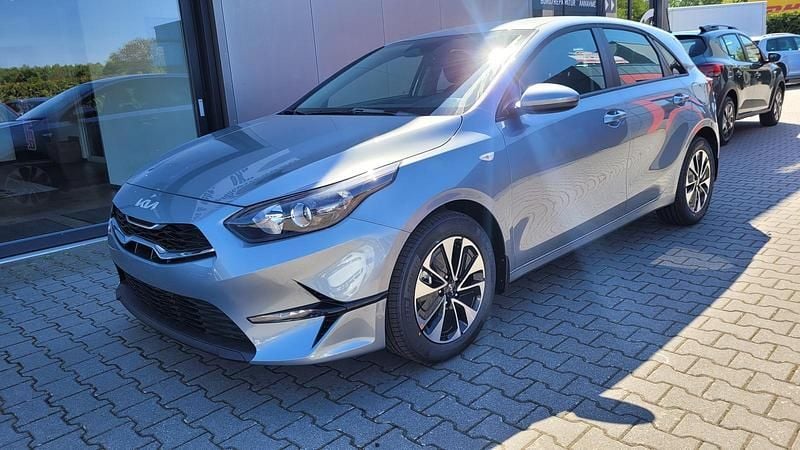Nuova Kia Ceed 2025 Argento Utilitaria