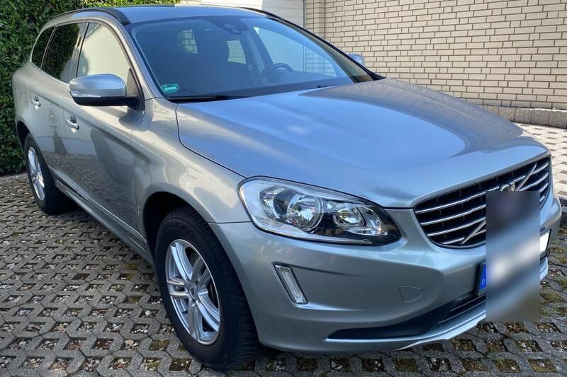 Silber Gebraucht 2015 Volvo XC60 Momentum SUV | 10.990 € - Bild 1/4