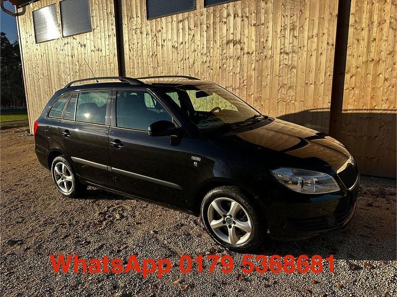 Schwarz Gebraucht 2011 Skoda Fabia Family Kombi | 4.250 € (Fairer Preis) - Bild 1/4