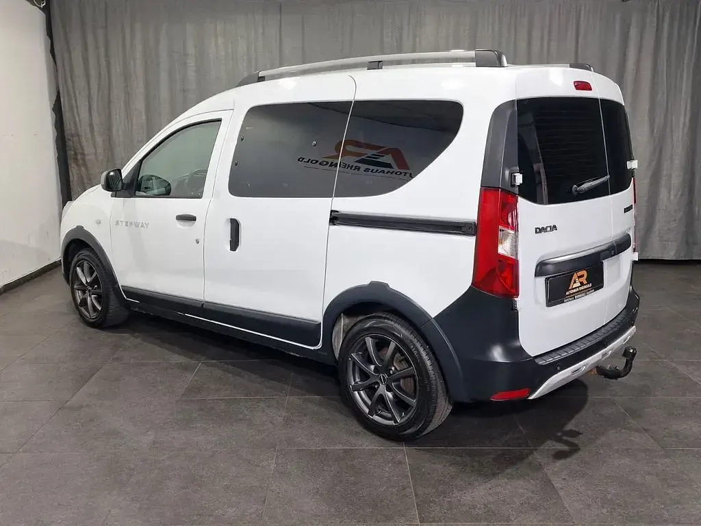 Gebraucht Dacia Dokker Stepway 131 PS (96 kW) 2020 Weiß Van / Kleinbus