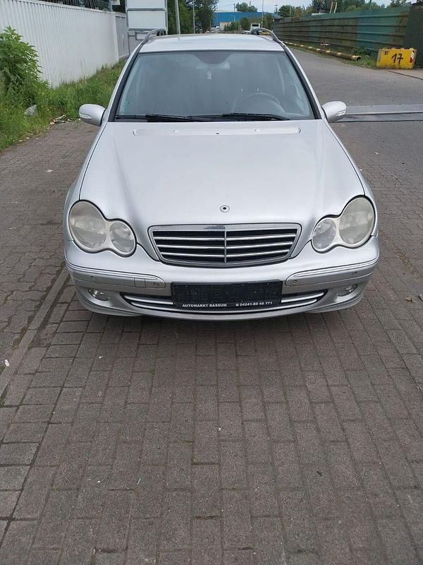 Silber Gebraucht 2004 Mercedes C200 Avantgarde Kombi | 1.100 € (Superpreis) - Bild 1/4