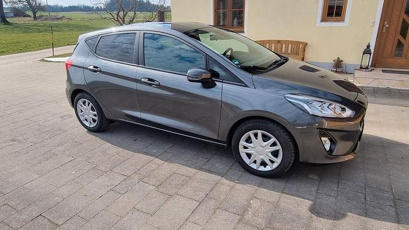 Gebraucht Ford Fiesta Cool & Connect 86 PS (63 kW) 2018 Grau Kleinwagen
