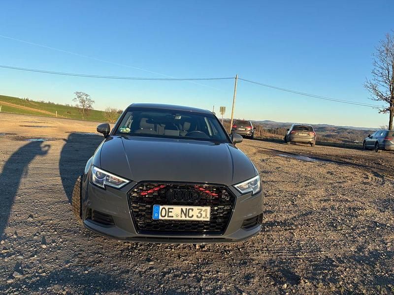 Gebraucht Audi A3 116 PS (85 kW) 2019 Grau Limousine
