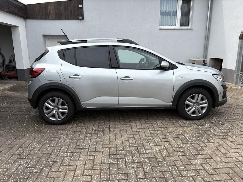 Gebraucht Dacia Sandero Expression 91 PS (66 kW) 2023 Grau Limousine