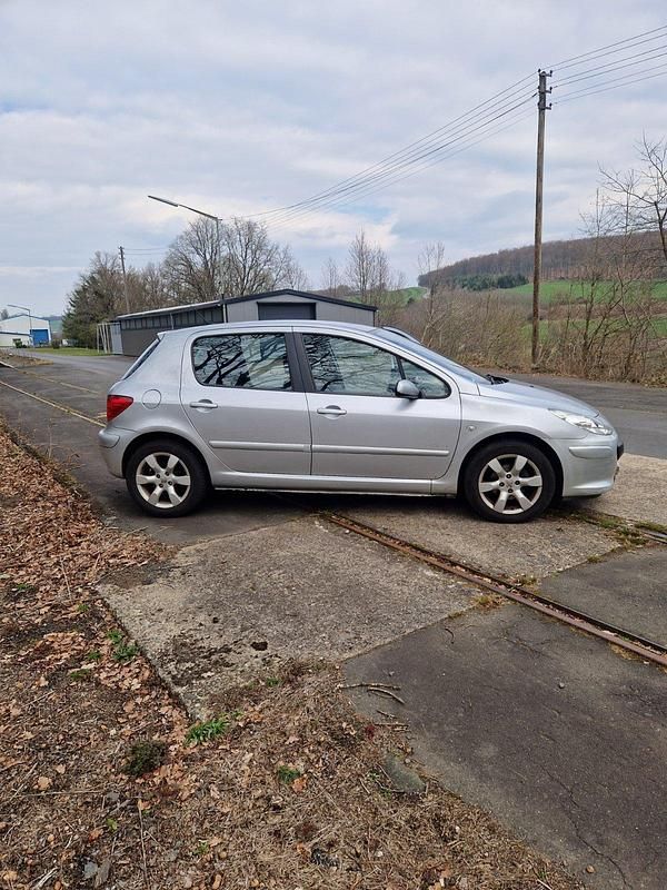 Gebraucht Peugeot 307 109 PS (80 kW) 2007 Silber Limousine