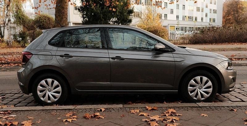 Grau Gebraucht 2018 VW Polo Comfortline Kleinwagen | 9.800 € (Superpreis) - Bild 1/4