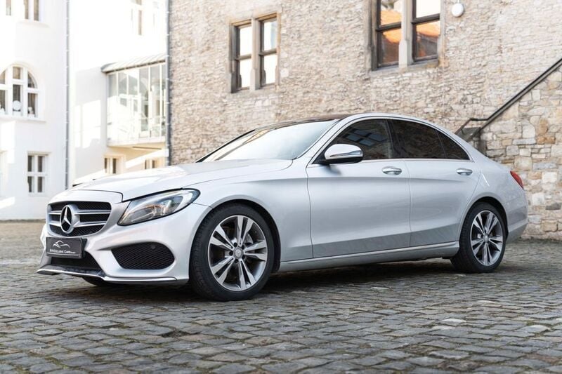Silber Gebraucht 2017 Mercedes C300 Avantgarde Limousine | 25.500 € (Superpreis) - Bild 1/4