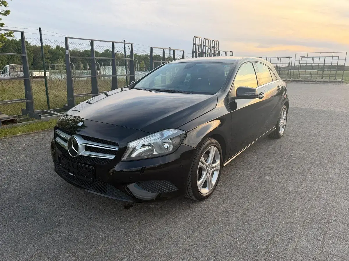 Second-hand Mercedes A180 122 CP (89 kW) 2012 Negru Hatchback