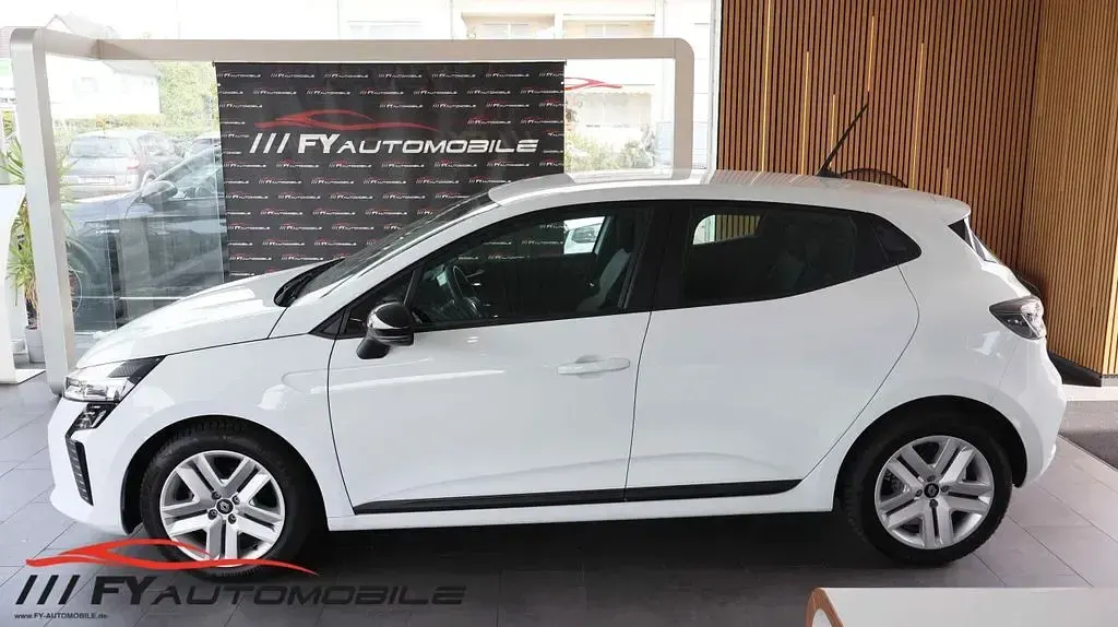Gebraucht Renault Clio V Evolution 67 PS (49 kW) 2023 Weiß Limousine