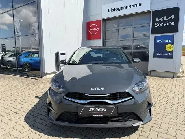 Neu Kia Ceed 140 PS (102 kW) 2026 Grau Kleinwagen