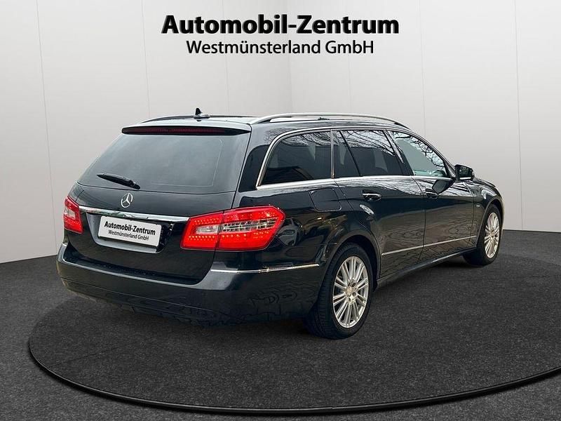 Gebraucht Mercedes E220 Elegance 170 PS (125 kW) 2012 Obsidianschwarz Kombi