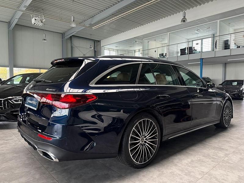 Gebraucht Mercedes E300 AMG 197 PS (144 kW) 2023 Blau Kombi