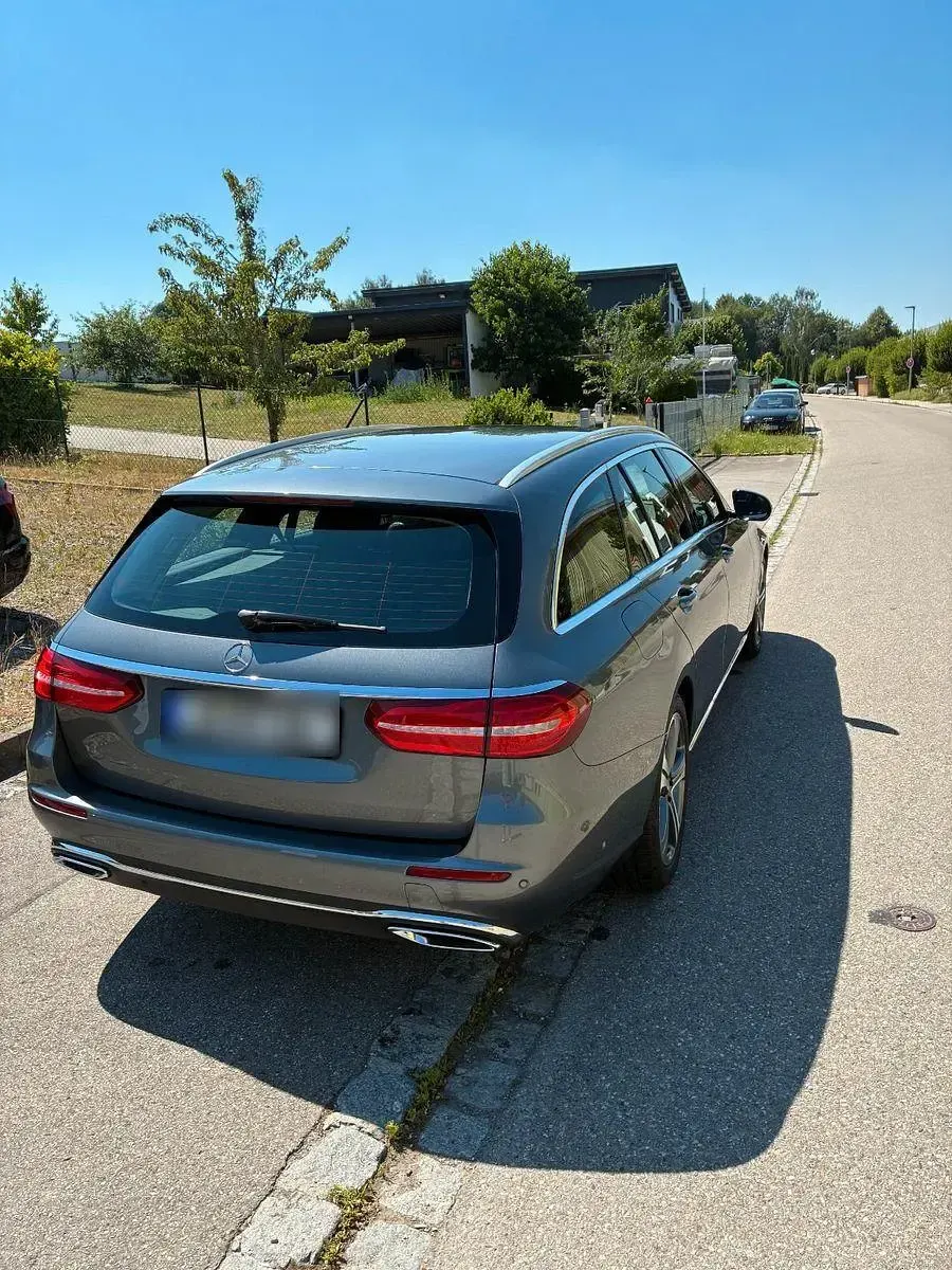 Gebraucht Mercedes E220 Avantgarde 194 PS (142 kW) 2018 Grau Kombi