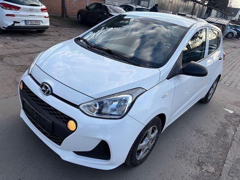 Gebraucht Hyundai i10 67 PS (49 kW) 2017 Weiß Kleinwagen