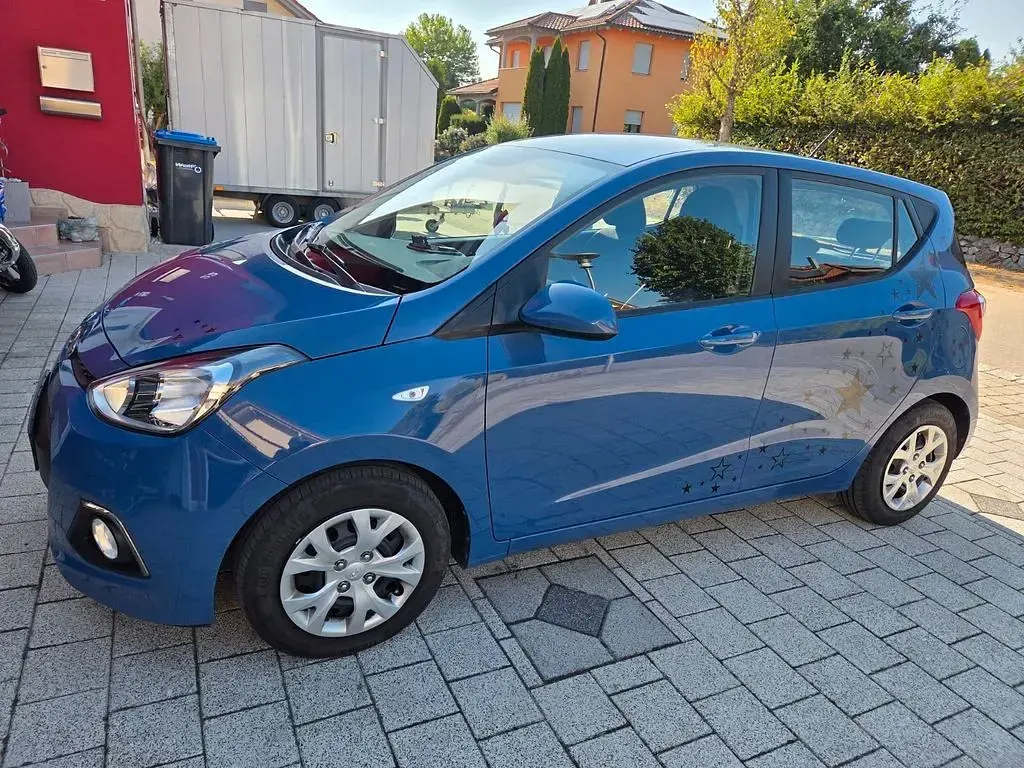 Gebraucht Hyundai i10 Trend 67 PS (49 kW) 2016 Blau Kleinwagen
