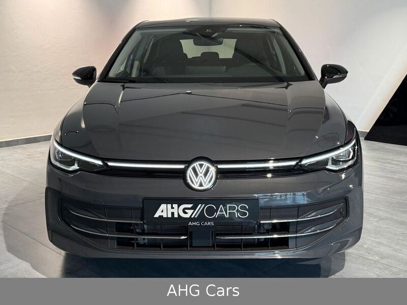 Grau Gebraucht 2024 VW Golf VIII Goal Limousine | 29.999 € (Guter Preis) - Bild 1/4