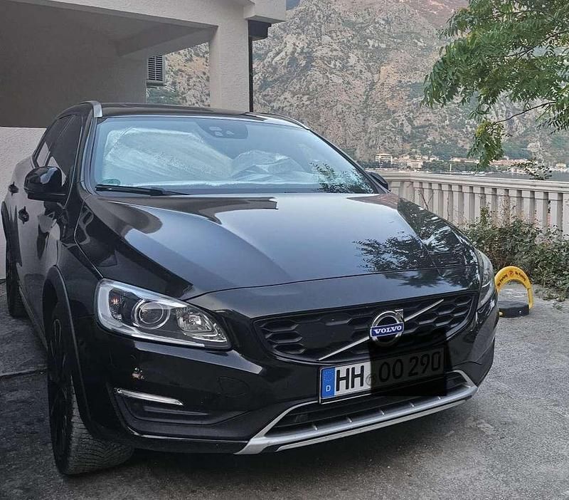 Gebraucht Volvo V60 CC Summum 190 PS (139 kW) 2016 Schwarz Kombi