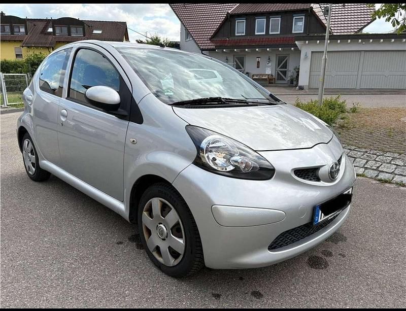 Grau Gebraucht 2007 Toyota Aygo Cool Kleinwagen | 2.000 € (Fairer Preis) - Bild 1/4