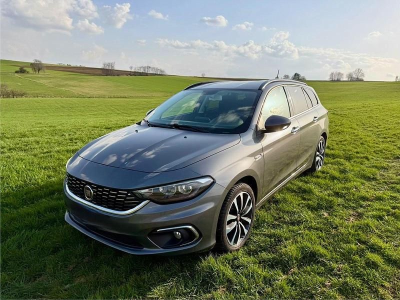Gebraucht Fiat Tipo Lounge 120 PS (88 kW) 2018 Grau Kombi