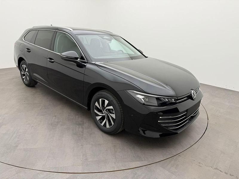 Gebraucht VW Passat IQ Drive 150 PS (110 kW) 2025 Schwarz Kombi