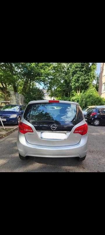 Gebraucht Opel Meriva Edition 105 PS (77 kW) 2011 Silber Van / Kleinbus