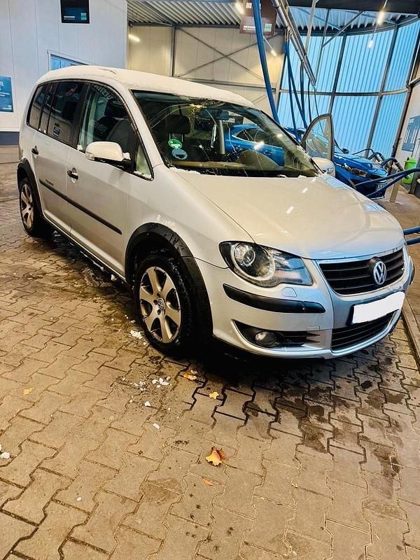 Silber Gebraucht 2009 VW Touran Cross Van / Kleinbus | 4.550 € (Superpreis) - Bild 1/4