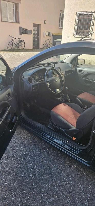 Gebraucht Ford Fiesta 82 PS (60 kW) 2008 Kleinwagen