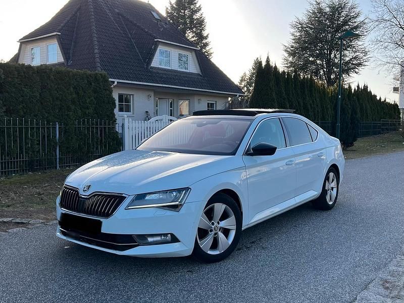 Gebraucht Skoda Superb SportLine 190 PS (139 kW) 2016 Weiß Limousine