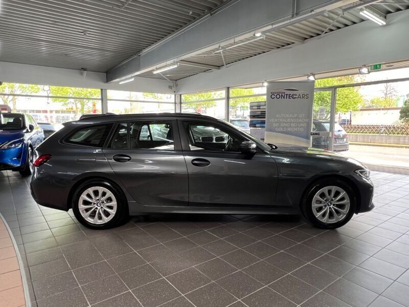 Grau Gebraucht 2020 BMW 330e Advantage Kombi | 25.700 € (Fairer Preis) - Bild 1/4