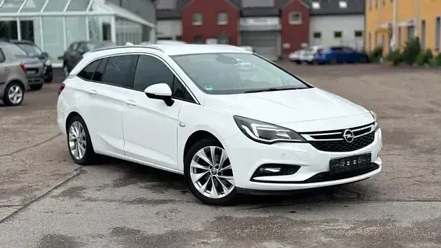 Gebraucht Opel Astra Dynamic 136 PS (100 kW) 2017 Schneeweiss/summitwhite/arctic Kombi