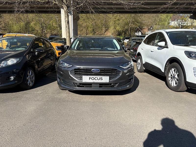Gebraucht Ford Focus Titanium 125 PS (91 kW) 2024 Grau Kombi
