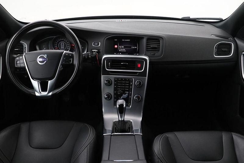 Gebraucht Volvo V60 152 PS (111 kW) 2017 Schwarz Kombi