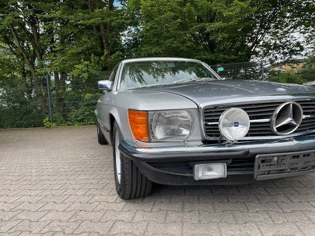 Silber Gebraucht 1979 Mercedes SLC450 | 28.900 € - Bild 1/4