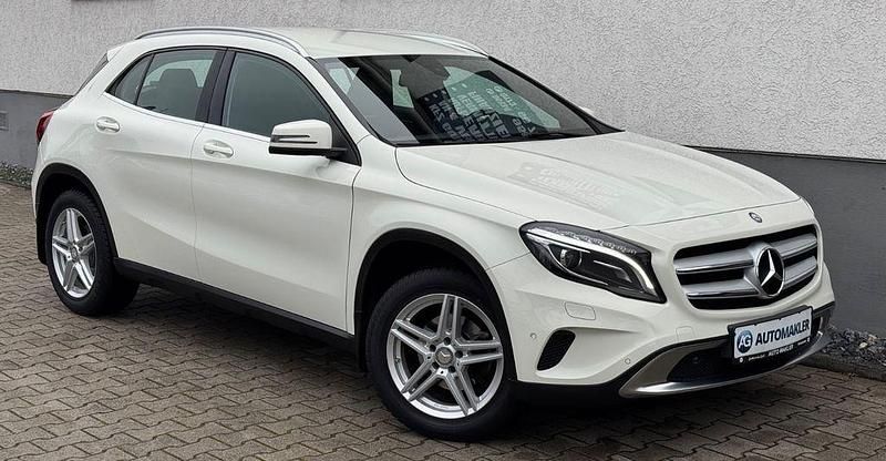 Calcitweiss/zirrusweiss Gebraucht 2016 Mercedes GLA220 Sport SUV | 18.900 € (Guter Preis) - Bild 1/4
