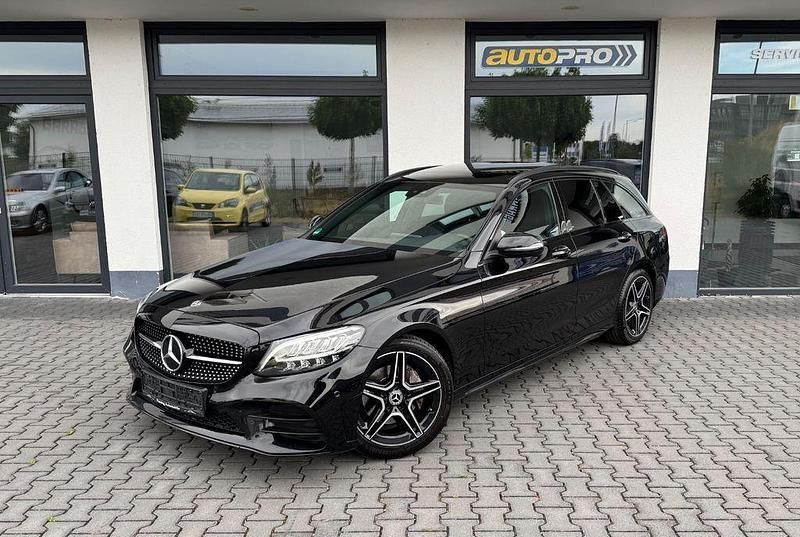 Schwarz Gebraucht 2018 Mercedes C220 AMG Limousine | 24.900 € (Teuer) - Bild 1/4