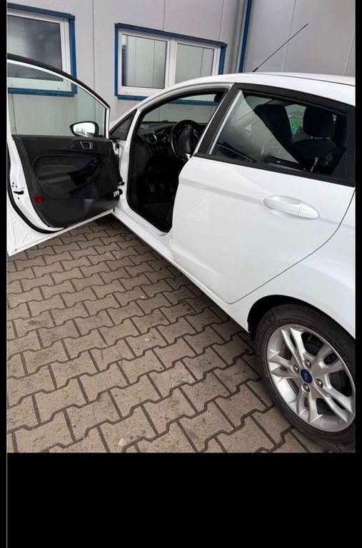 Gebraucht Ford Fiesta SYNC Edition 82 PS (60 kW) 2015 Weiß Limousine