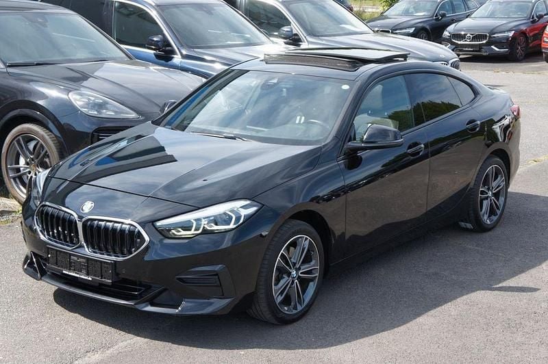 Schwarz Gebraucht 2022 BMW 216 Sport Line Limousine | 24.999 € (Etwas zu teuer) - Bild 1/4