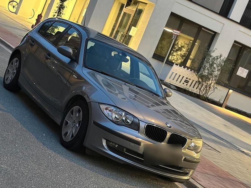 Silber Gebraucht 2009 BMW 116 Kleinwagen | 1.100 € - Bild 1/4