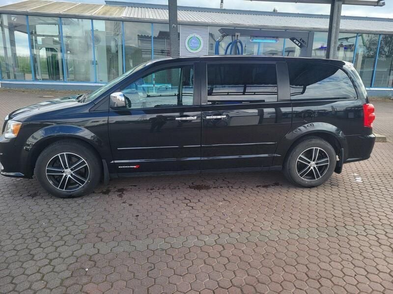 Schwarz Gebraucht 2016 Dodge Grand Caravan SE Van / Kleinbus | 15.500 € (Guter Preis) - Bild 1/4