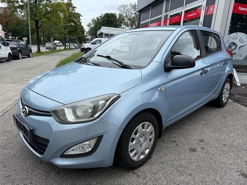 Blau Gebraucht 2013 Hyundai i20 Classic Limousine | 2.900 € (Guter Preis) - Bild 1/4