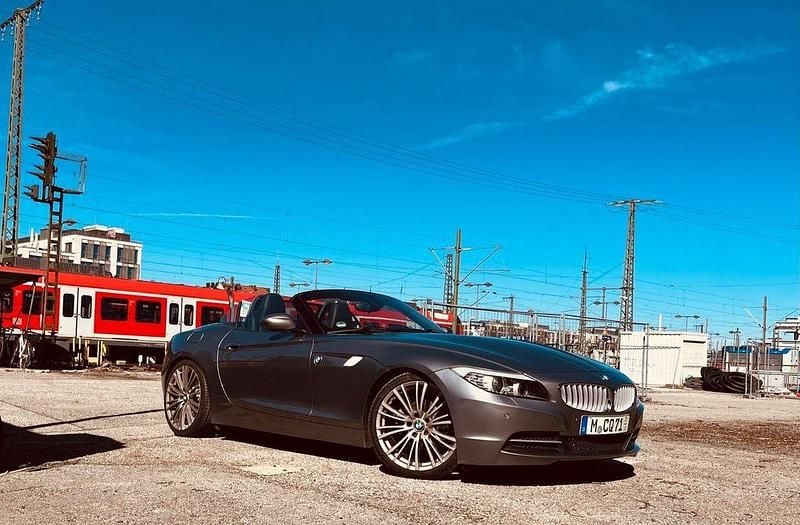Grau Gebraucht 2010 BMW Z4 Sport Line Cabrio | 15.700 € (Etwas zu teuer) - Bild 1/3