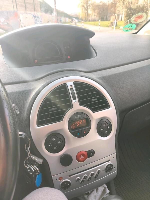 Second-hand Renault Modus 75 CP (55 kW) 2008 Albastru Monovolum