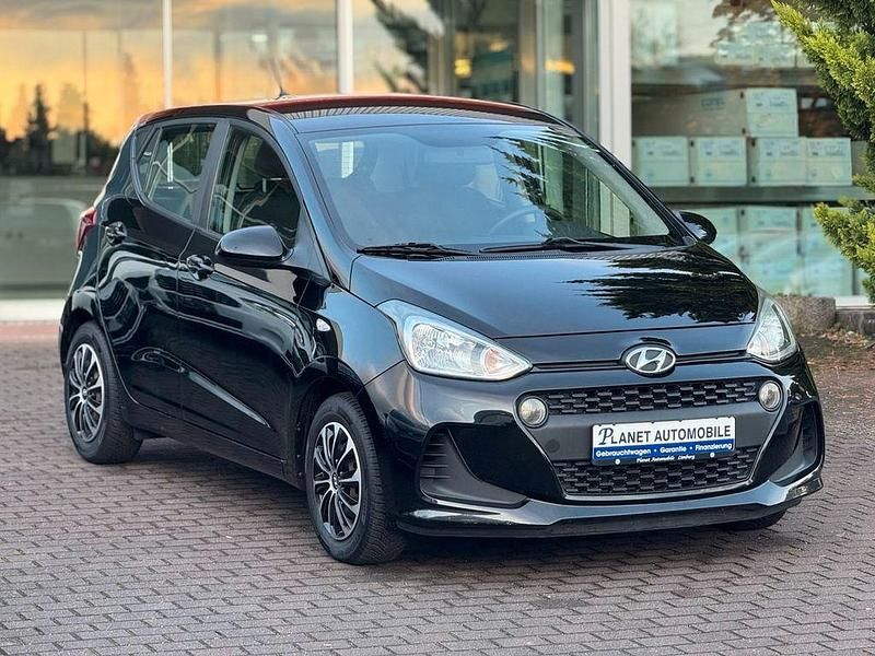 Gebraucht Hyundai i10 Classic 67 PS (49 kW) 2018 Schwarz Kleinwagen