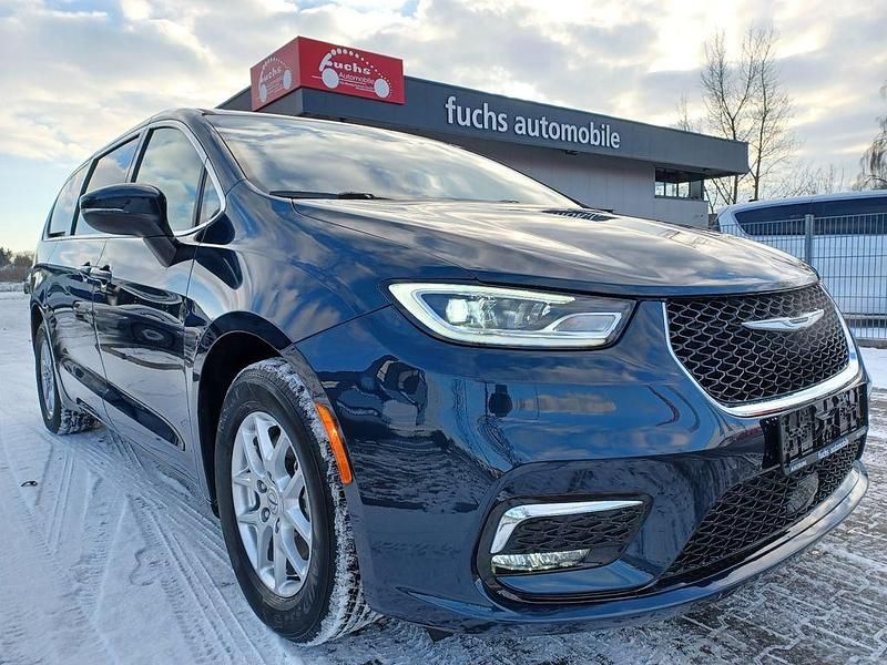 Blau Gebraucht 2023 Chrysler Pacifica Van / Kleinbus | 41.690 € (Teuer) - Bild 1/4