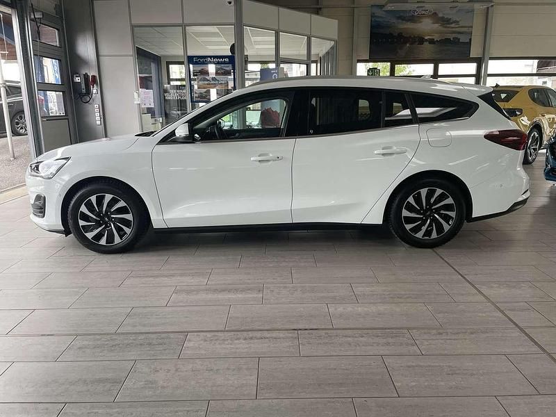 Gebraucht Ford Focus Titanium 155 PS (114 kW) 2024 Frostweiß Kombi