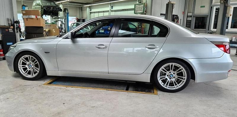 Gebraucht BMW 525 192 PS (141 kW) 2004 Silber Limousine
