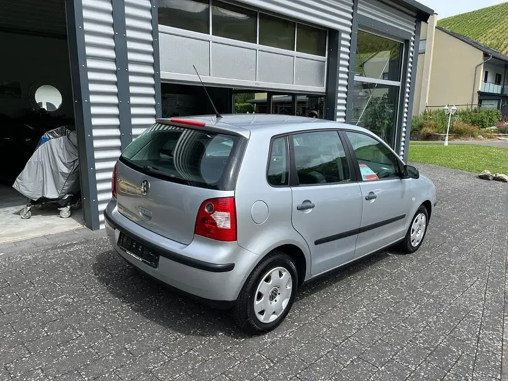 Gebraucht VW Polo Basis 64 PS (47 kW) 2002 Silber Limousine