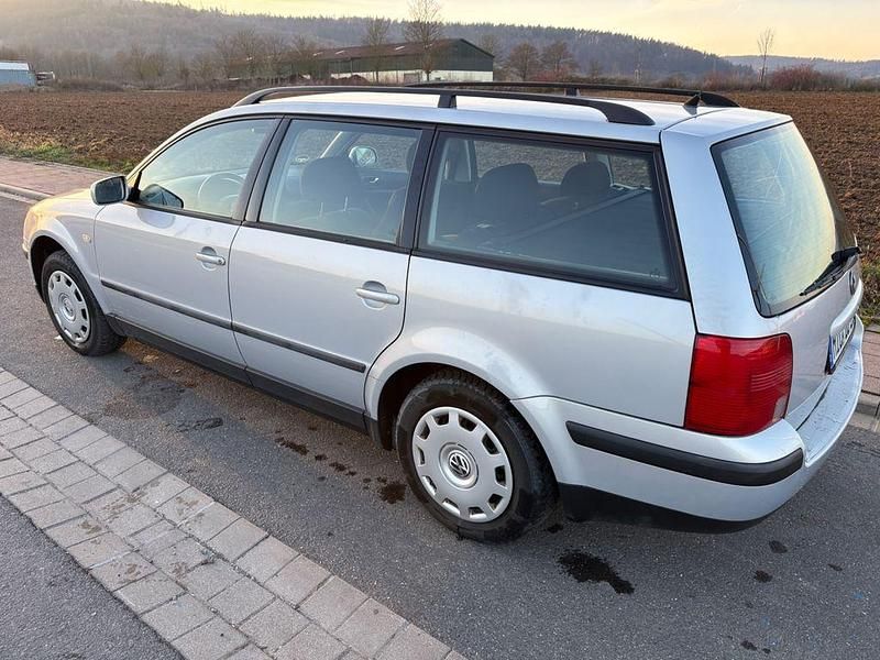 Gebraucht VW Passat 125 PS (91 kW) 1999 Silber Kombi